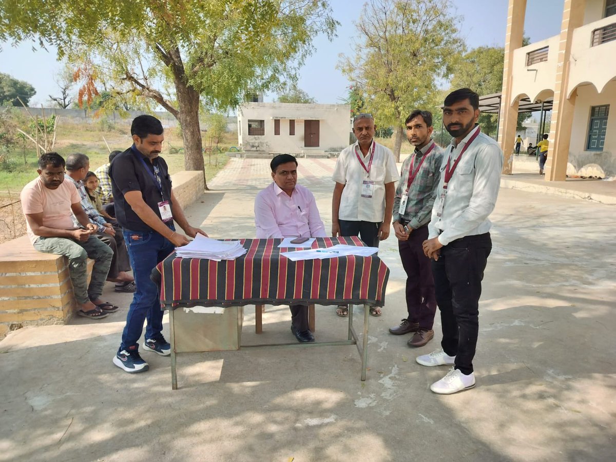 Mamlatdar_Vis's tweet photo. ખાસ મતદારયાદી સુધારણા કાર્યક્રમ ઝુંબેશ દિવસતા.૨૩/૧૧/૨૦૨૪ ના રોજ ૨૨- વિસનગર વિધાનસભા મતવિસ્તાર ના વિસનગર તાલુકામાં સમાવિષ્ટ રંગપુર, ઉમતા, પાલડી ગામના મતદાન મથકો ખાતે મતદાન મથકોની તેમજ બીએલઓની ચકાસણી તેમજ મતદારયાદી સુધારણા કામગીરીની ચકાસણી અને સમીક્ષા કરવામાં આવી. https://t.co/5dhY5WvgM5