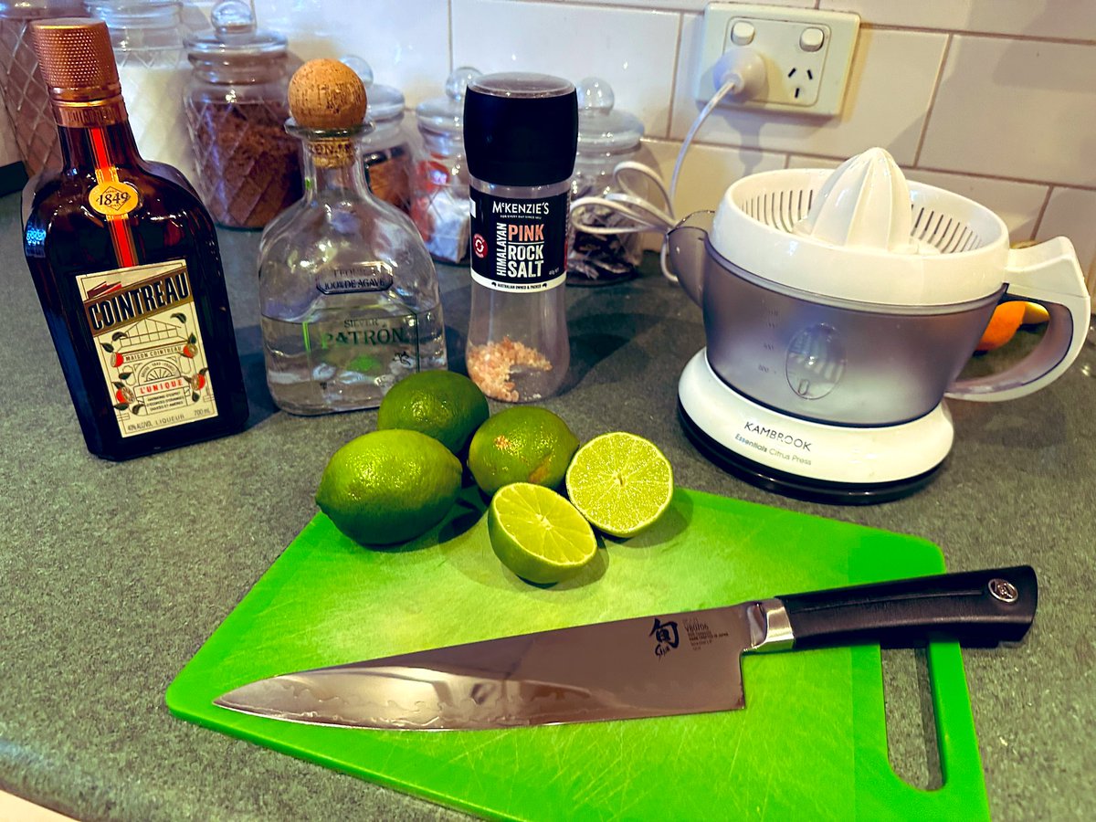 UnicrnShtMttrs's tweet photo. You have a massive lime tree but don’t own an electric citrus press, sad
#LimeClub https://t.co/yzhaujQtRH
