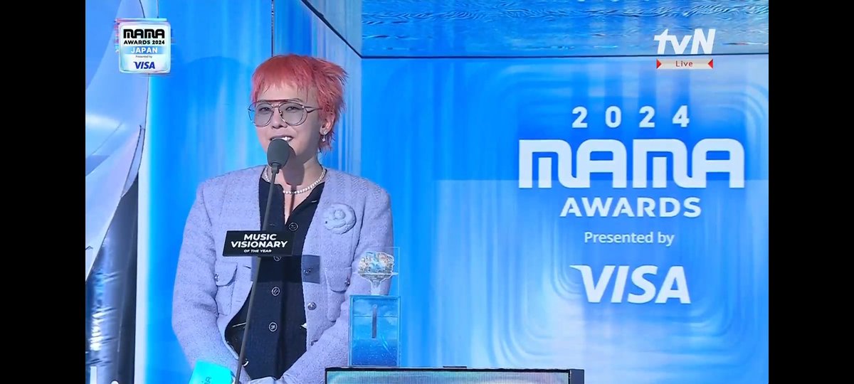 parksxndxrx's tweet photo. MUSIC VISIONARY OF THE YEAR - GDRAGON

RETURN OF THE KINGS
#GDRAGONisBACK 
#GDRAGONxMAMA2024 
#BIGBANGxMAMA2024 https://t.co/s6Ctt2VZ3d