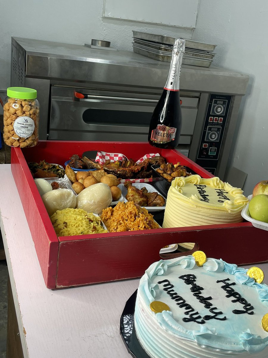 yomide_creation's tweet photo. We delivered this beautiful package to Ibadan in one piece!
You need some beautiful and well packaged for your loved one , let’s be your plug!
Arsenal NNPC Asake Bigwiz yorubas Blum uncle k #bake #cakeinife #oaubaker https://t.co/A4kSCOOjhE