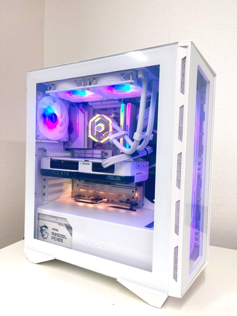 applied_group's tweet photo. 白くて映えるゲーミングPCプレゼントです
３年間以上はキラキラします（2台目）

@applied_group フォロー https://t.co/ak2io0VO1W