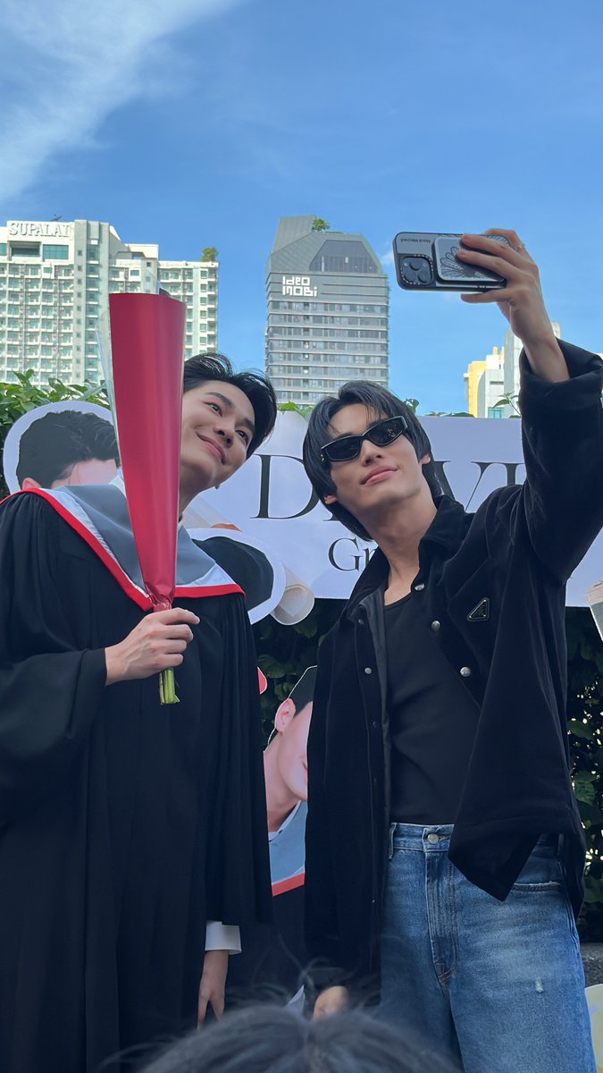 thailandisnuma's tweet photo. น่ารักมากกกกก😭🫶🫶🫶

#DewjsuGraduation
#dew_jsu #winmetawin https://t.co/zDOt3Tyr3f