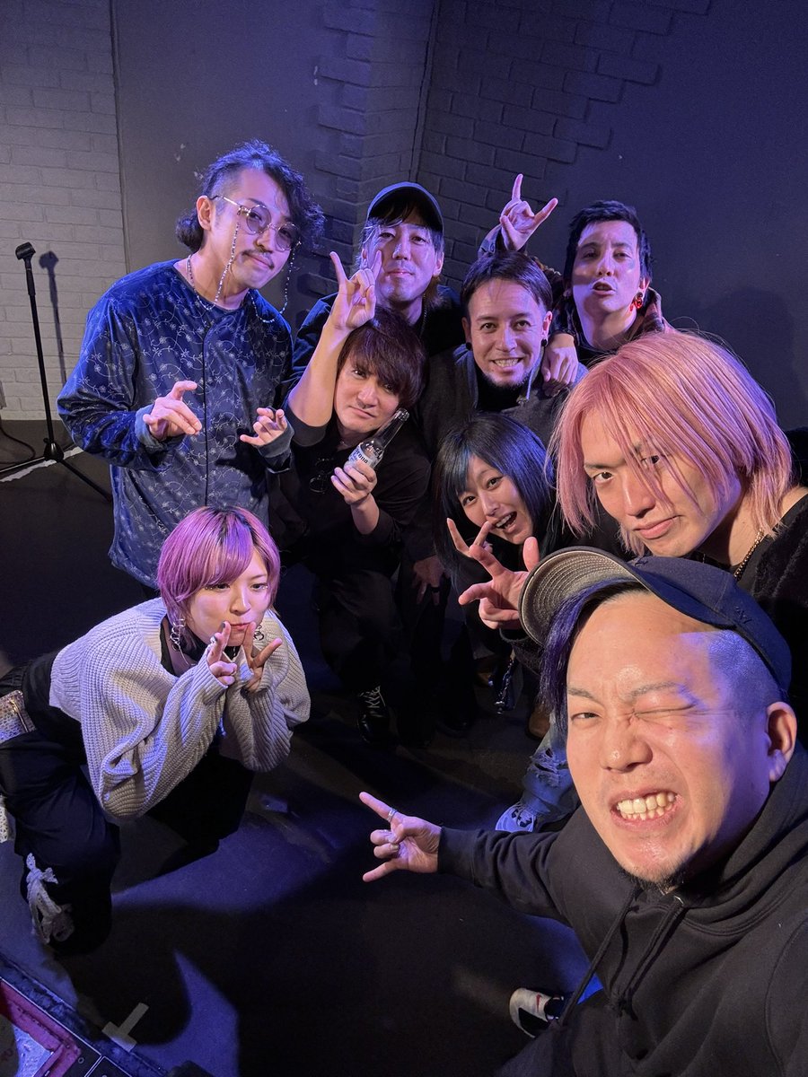 arkta_band's tweet photo. The Absolute Blue 2 days無事終了！
素敵な出逢いがあり本当に名残惜しいです！
@Cuon_Official さんと@asalliance_jp さん達に出逢えて本当に良かったです。必ず来年もこのメンツでやってステージの上で刺激し合いましょう！
また会う日まで！✌️ https://t.co/mFw0l3W6Lv