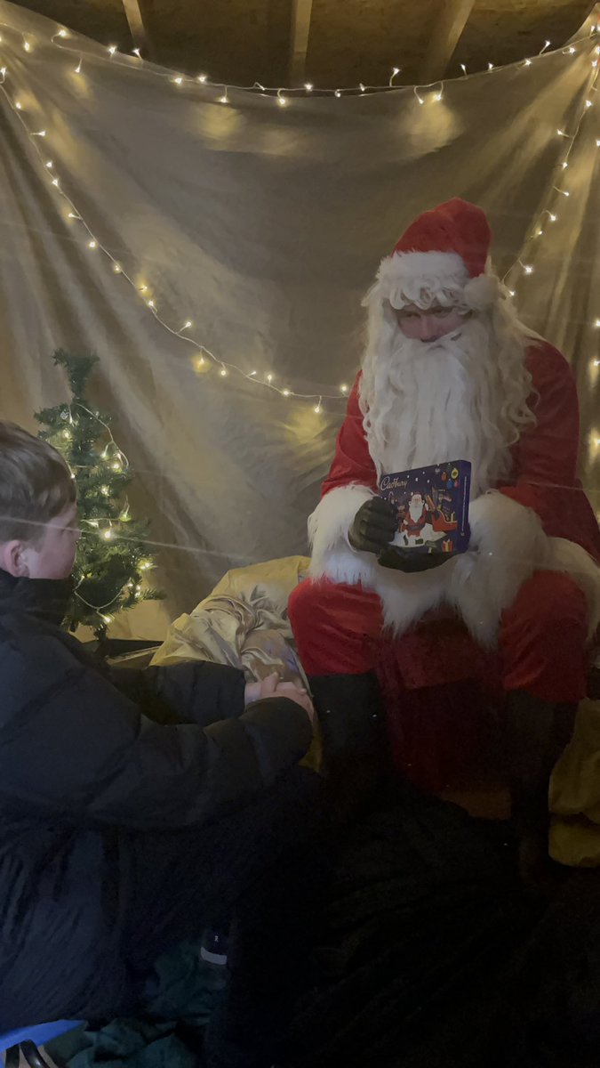 ValewoodPrimary's tweet photo. There was lots of chatter going on, in last night’s @PTAValewood #VPSChristmasFair Grotto. 🎅🏼was a firm favourite and he had lots of good advice for our kiddies 👫, on how to stay on #TheGoodList ✔️📖📝 😉🎁🎄✨ https://t.co/NVeatJpR54