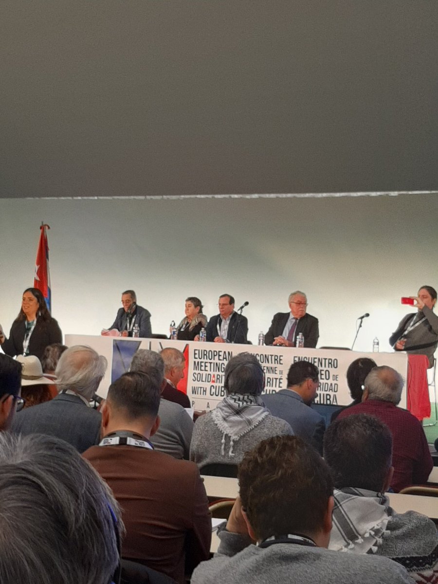 Primo panel #CubaNoEstàsola #TumbaElBloqueo 
300 delegati/e da tutta Europa <a href="/europeanleft/">European Left</a> <a href="/Maitemola/">Maite Mola</a> <a href="/direzioneprc/">Rifondazione</a>