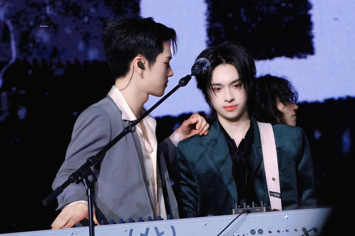 241117 <LIVE and FALL> 콘서트 Day3

#XdinaryHeroes #엑스디너리히어로즈  
#Jungsu #정수 #Gaon #가온 #곽지석 
#온수즈