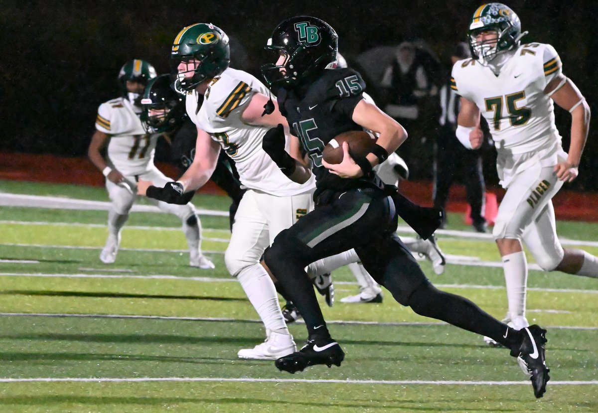 New Power Forming: Twelve Bridges pours it on in the second half against Placer, advances to second consecutive SJS title game.

(📸 Courtesy of Paul Hatten)

Story: westcoastpreps.com/new-power-form…