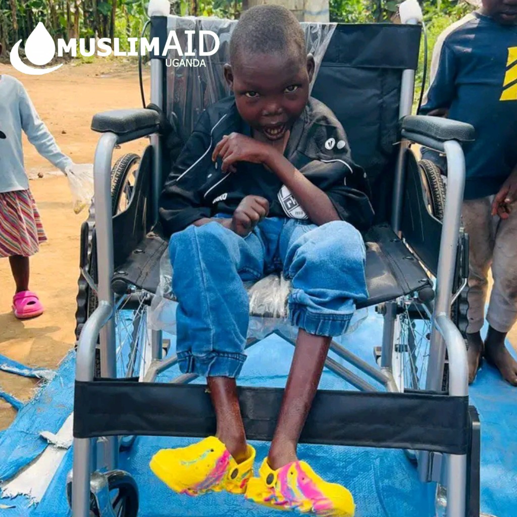 With your generous #zakat donations, #muslimaiduganda256  distributed ##wheelchairs among the most deserving in kinyoli A cell nkoma ward Namayonyi sub county Mbale uganda East during Chairman #kayembabinAbdullah's #ugandanreliefstrip🧑‍🦽

Together, we can spread smiles.