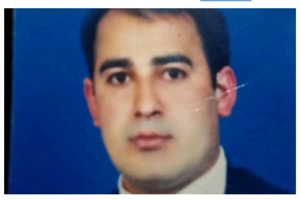 Öğretmendi, yargılanmadan, kendini  savunma hakkı verilmeden #KHKZulmü ile işinden atılan #KHK'lı öğretmendi. Öğrencilerine ders vermesi gerekirken ekmek parası uğruna hem de yanarak can verdi.

#KHK sorunu bu ülkenin hukuk, adalet, insanlık sorunudur. Hukukun olmadığı bir ülkede