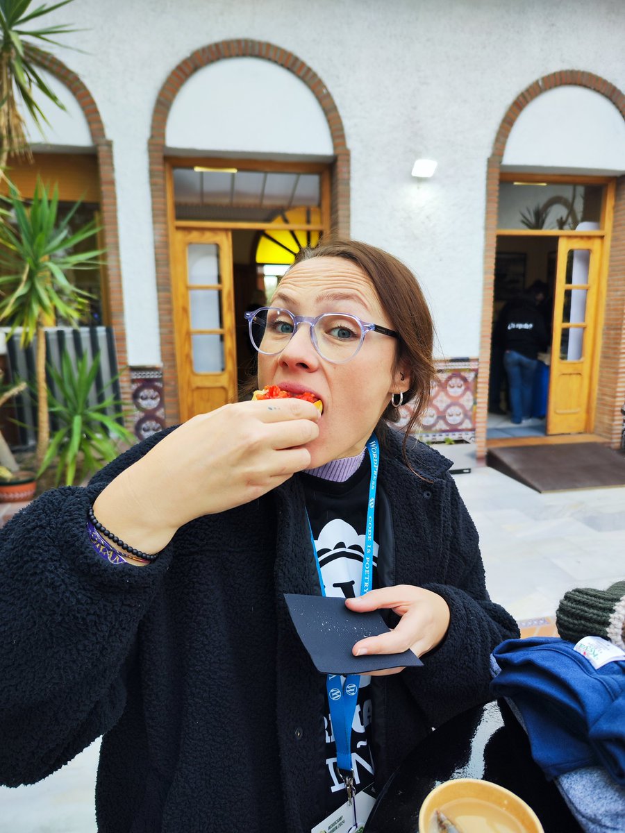 Aquí tenemos a la <a href="/LaPeceraDeFiu/">Carla Saiz</a> dando buena cuenta de su desayuno 
#WCGriñon