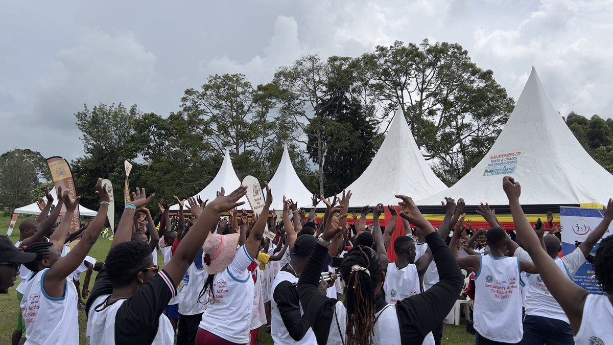 Put In The Work for Your Health!! 

A moment with Golola Moses (Alaali) of Uganda at the Engwaara Marathon in Fort Portal to help participants exercise their whole bodies. Maintaining good physical activity helps you keep fit and healthy.