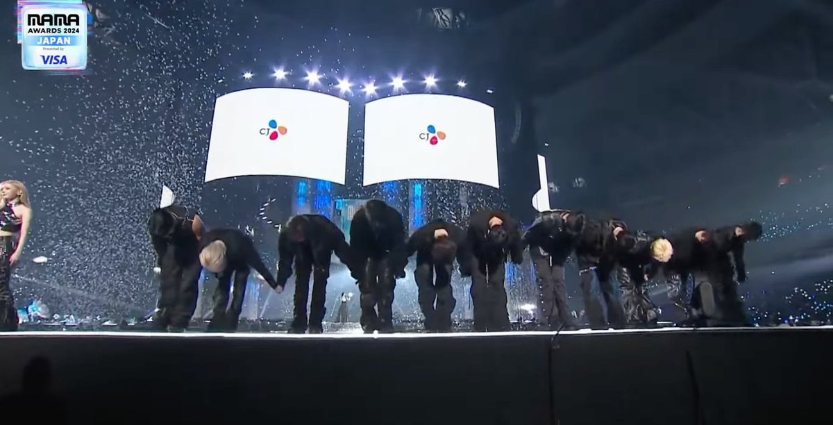 seventeen bowing at the end <3 oh boys, we are so proud of you!!!!!!!