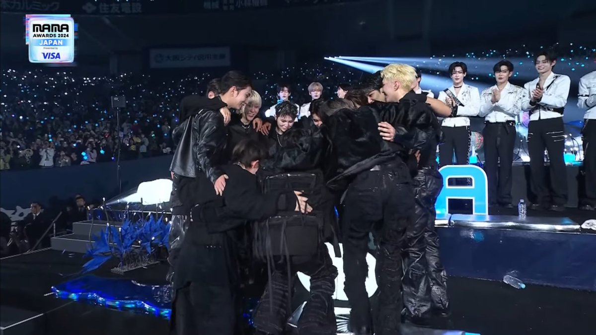 fallfor_DK's tweet photo. SEVENTEEN MAMA 2024 AWARDS

🏆 ARTIST OF THE YEAR (DAESANG)
🏆 ALBUM OF THE YEAR (DAESANG)
🏆 FAN'S CHOICE MALE TOP 10
🏆 VISA SUPER STAGE
🏆 BEST MALE GROUP

CONGRATULATIONS SEVENTEEN! 😭😭🎉

#세븐틴_마마_아이메이드잇 #MaestroSVT_2024MAMAAwards @pledis_17 https://t.co/fCOmme7gDb
