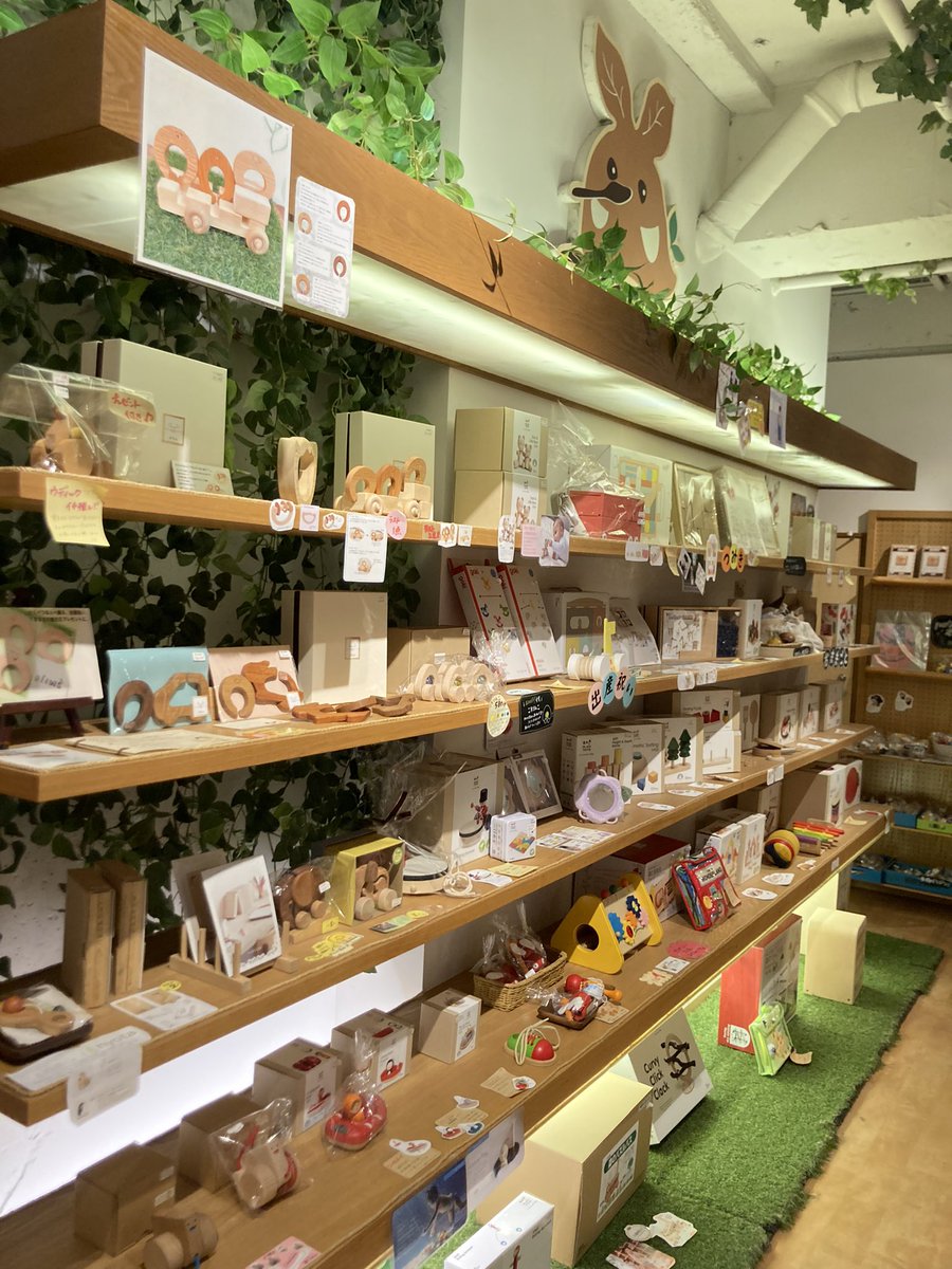 woodayice's tweet photo. 本日も寒い中、ご来店いただき有難うございました🎄✨ 明日は最後の日曜日になります。店長イチオシのpiksはどなたに届くのか！？楽しみです🎅✨ #sale開催中

明日もお待ちしております♪
※ジェラートの販売はございませんのでお気を付け下さい。

#三軒茶屋 #おもちゃ屋 #カフェ https://t.co/kDylBiKNNr
