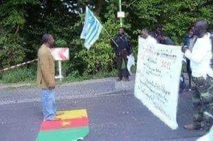 ITBMINCOM's tweet photo. #cameroUn abandons #ErrandBoy😃 #CoLoniaLAdministrator #EwaneRoLand because of #SouthernCameroons #CITIZENSHIP

@pr_pauL_biya
@NorwayMFA
@dwnews
@BBCAfrica
@bbcafrique
@VOANews
@CBCNews
@CanadaCameroUn
@SweMFA
@USEmbYaounde
@CohenOnAfrica
@POTUS
@Reuters
@SenMarcoRubio
@SenateGOP https://t.co/ebkLYtehEH