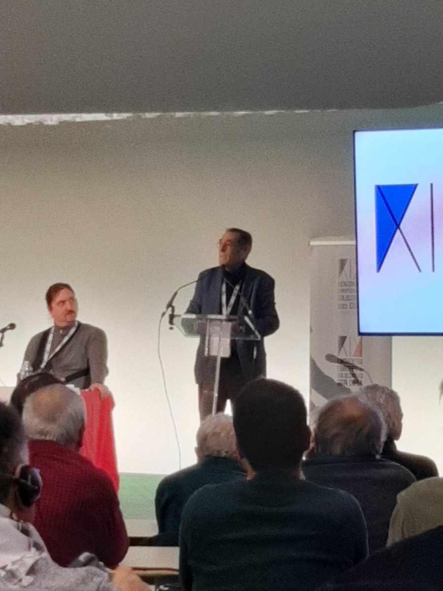 Victor Fernández, presidente de Cuba Cooperación Francia y presidente del Comité Organizador del evento 
Parigi carica di storia meritava di ricevere questo incontro e in una sede simbolica come quella del Pcf
#CubaNoEstàsola #TumbaElBloqueo
<a href="/europeanleft/">European Left</a> <a href="/direzioneprc/">Rifondazione</a>