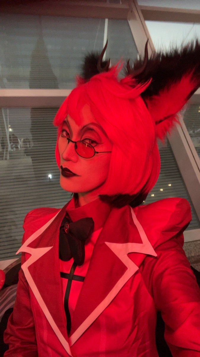 yexue0104's tweet photo. Tell me do you demons bleed？
#hazbinhotelcosplay #cosplayers  #Hazbin_Hotel #HazbinHotelAlastor https://t.co/x4TMCAlqoq
