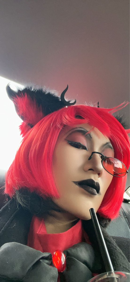 yexue0104's tweet photo. Tell me do you demons bleed？
#hazbinhotelcosplay #cosplayers  #Hazbin_Hotel #HazbinHotelAlastor https://t.co/x4TMCAlqoq