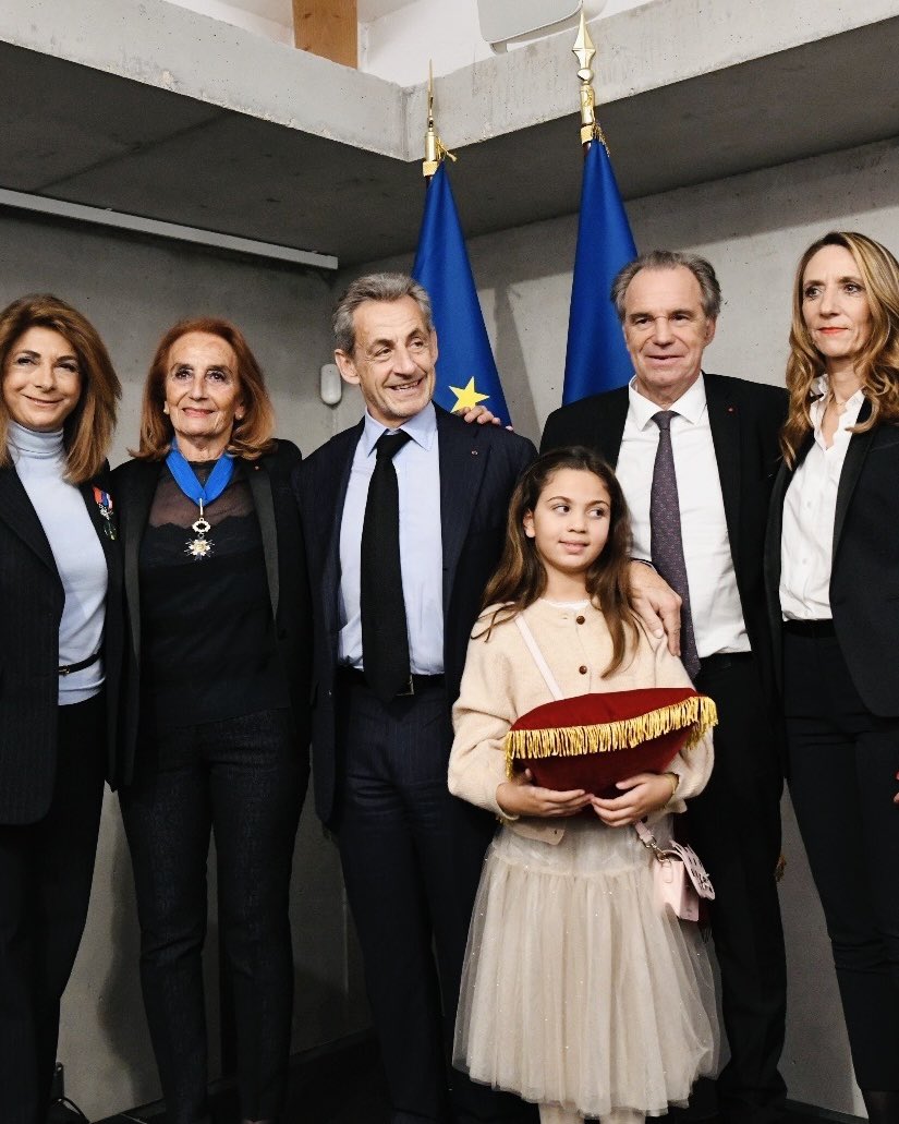 Renaud Muselier (@renaudmuselier) on Twitter photo Aux côtés du président <a href="/NicolasSarkozy/">Nicolas Sarkozy</a>, à Marseille comme à Cassis, ici dans le Sud.
Vous étiez nombreux à l’attendre : cela fait chaud au cœur de voir la joie des plus jeunes comme des aînés autour de cet homme d’État.
Sincères félicitations à mon amie <a href="/DanielleMILON/">MILON Danielle</a>, qui Aux côtés du président <a href="/NicolasSarkozy/">Nicolas Sarkozy</a>, à Marseille comme à Cassis, ici dans le Sud.
Vous étiez nombreux à l’attendre : cela fait chaud au cœur de voir la joie des plus jeunes comme des aînés autour de cet homme d’État.
Sincères félicitations à mon amie <a href="/DanielleMILON/">MILON Danielle</a>, qui