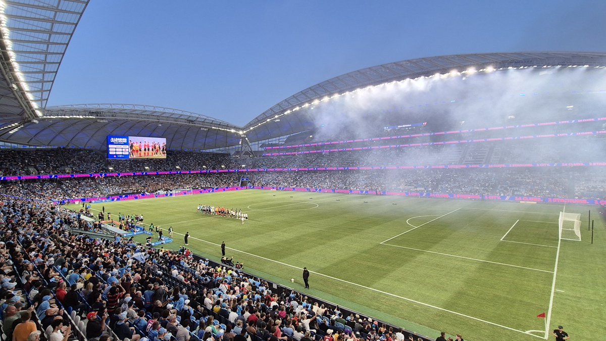 decent atmosphere at Moore Park for the men's #SydneyDerby