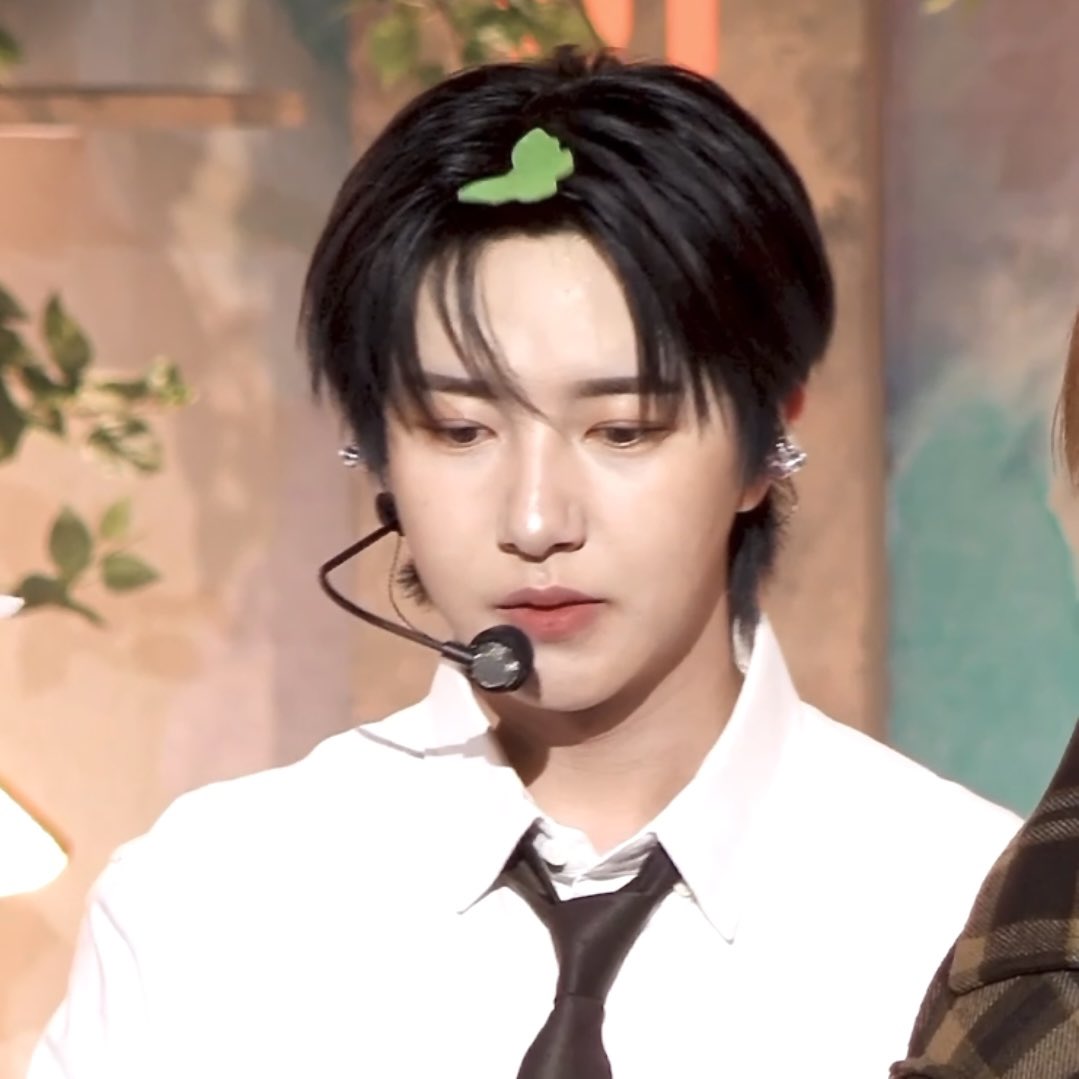 jellymoooo3's tweet photo. 런쥔이 머리위에 나비가..🦋 https://t.co/zWUv1Ivnrl