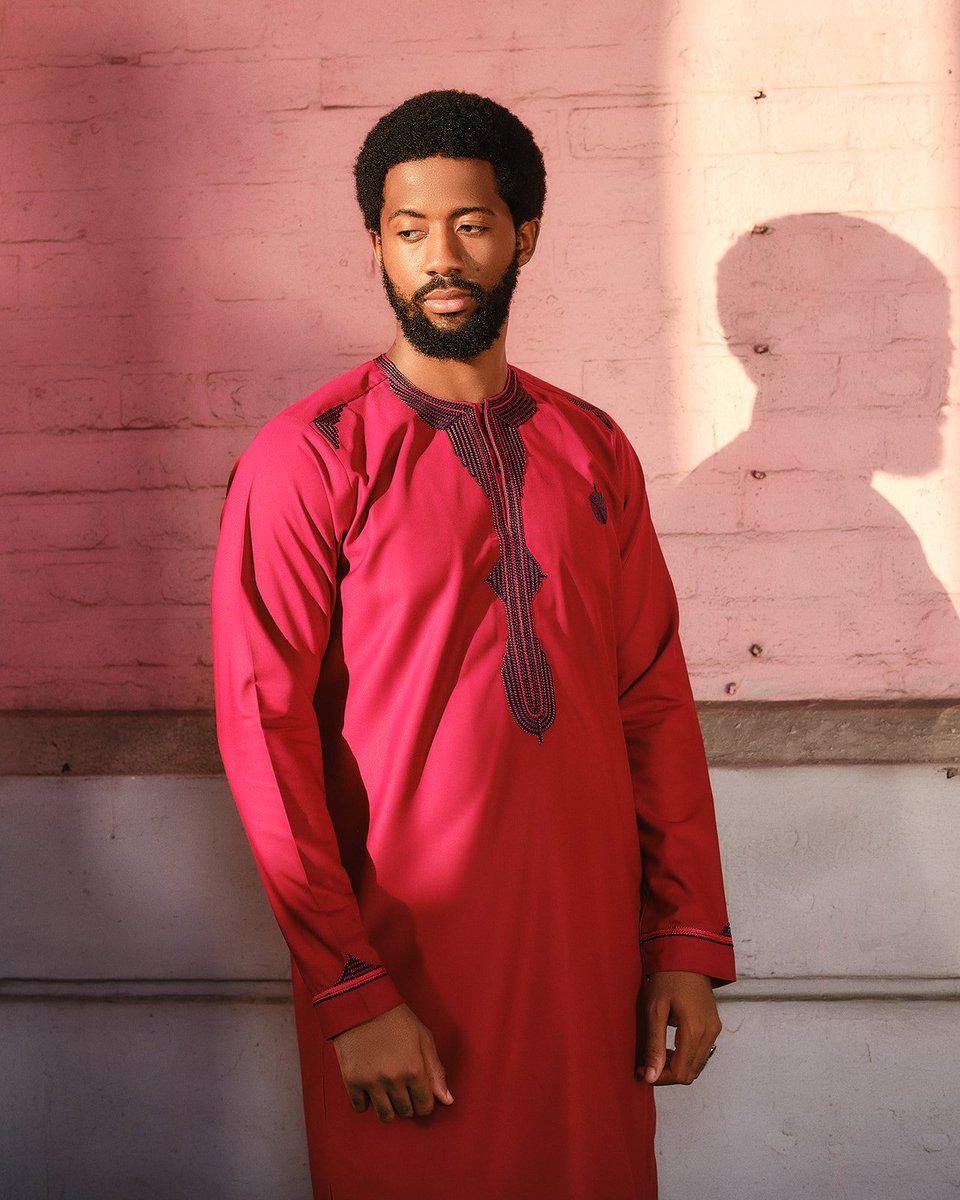 O_KOYOYO's tweet photo. This kaftan is a masterpiece of refined craftsmanship, blending elegance with cultural depth. Its red colour mirrors the blood of strength and courage of the forefathers of the yoruba race, while the intricate embroidery speaks of timeless artistry and precision. https://t.co/jRhUibXpMn