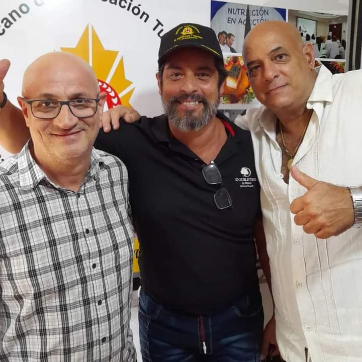 Con los duros margariteños mis hermanos y maestros los chef Juan Jose Hassan y Fadi.
Maestros y amigos.
#relajenlamandibula