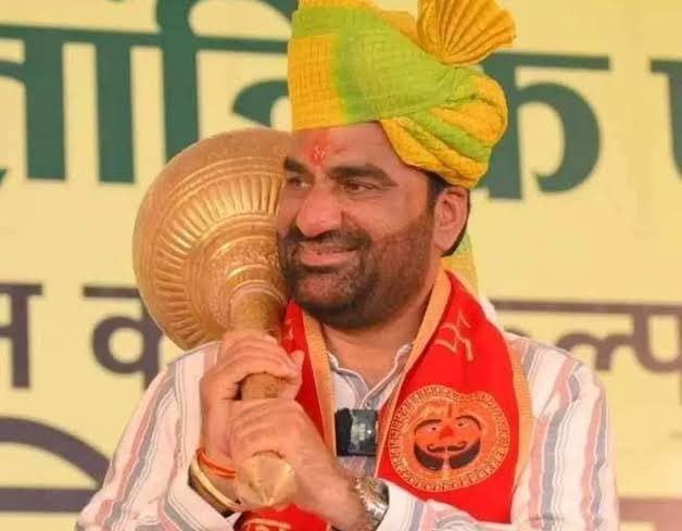 CPCHOUDHARY16's tweet photo. मेरा पानी उतरता देख 
मेरे किनारे पर घर मत बसा लेना
मैं समंदर हूँ
लौटकर वापस आऊँगा ! 
- हनुमान  बेनीवाल 🙏 
@hanumanbeniwal https://t.co/VyaFpW6ULC
