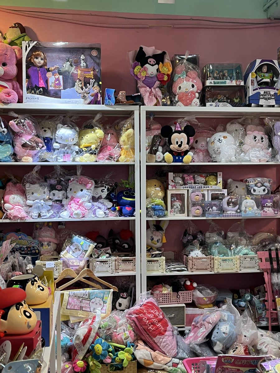 오늘 아주 귀욤귀욤한 소품샵에 들어갔숨 
근데 또잉 이 싸인은?!!!
이 조고만한 큐티한곳에 세훈이가 왔었다구…존귀.