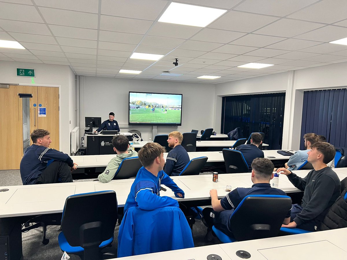 🧑‍🎓 CPD 🧑‍🎓 

This week, our FP staff engaged with a CPD session, led by HoC <a href="/EliotEvans26/">Eliot Evans</a> &amp; FP lead <a href="/ARoscrow/">Adam Roscrow</a> 
Topics covered:
-maximising touches with the foundation phase 
-ball rolling time 
-alignment to new FP syllabus 

Great engagement from all 👏