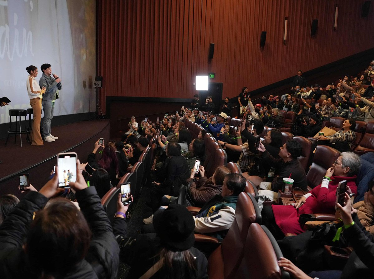 #KathrynBernardo and #AldenRichards in Cinemark Carson for the last leg of their LA tour for "Hello, Love, Again."

#HelloLoveAgain NOW SHOWING IN CINEMAS WORLDWIDE!

Photos: Sthanlee B. Mirador