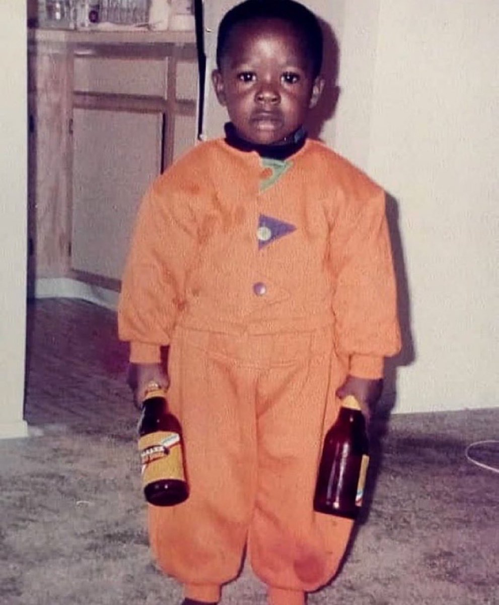 Khanstilldayy's tweet photo. Everytime i remember this kid was Davido’s lawyer, just makes it more funny 😂😂 https://t.co/NY5tE6tUUn
