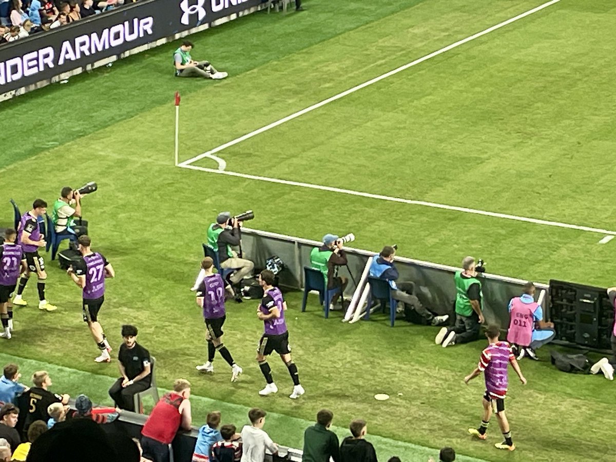 MatthewRT's tweet image. Spot the difference? #SydneyDerby #ALeague