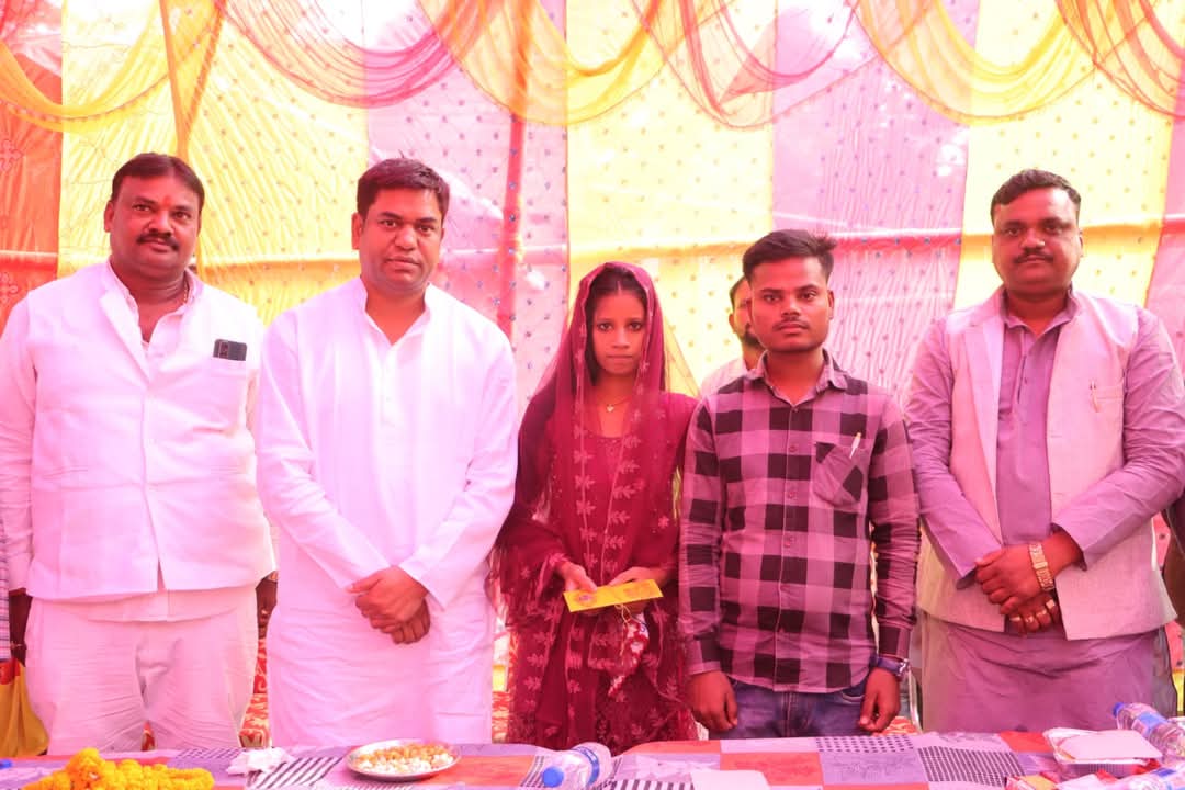 sonofmallah's tweet photo. मोतिहारी के उझिलपुर में वीआईपी आईटी सेल के प्रदेश महासचिव विनय सहनी के बहन की वैवाहिक कार्यक्रम में शामिल होकर आशीर्वाद दिया! https://t.co/uAaSqzmVIj