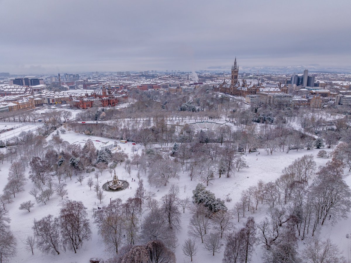 Waking up in a winter wonderland ❄️☃️🎄
#Glasgow #Snow #Drone