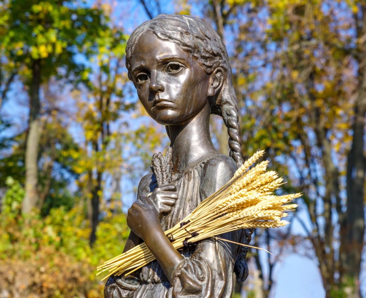 Today Europe joins the people of Ukraine to remember and pay tribute to the millions of victims of the #Holodomor.