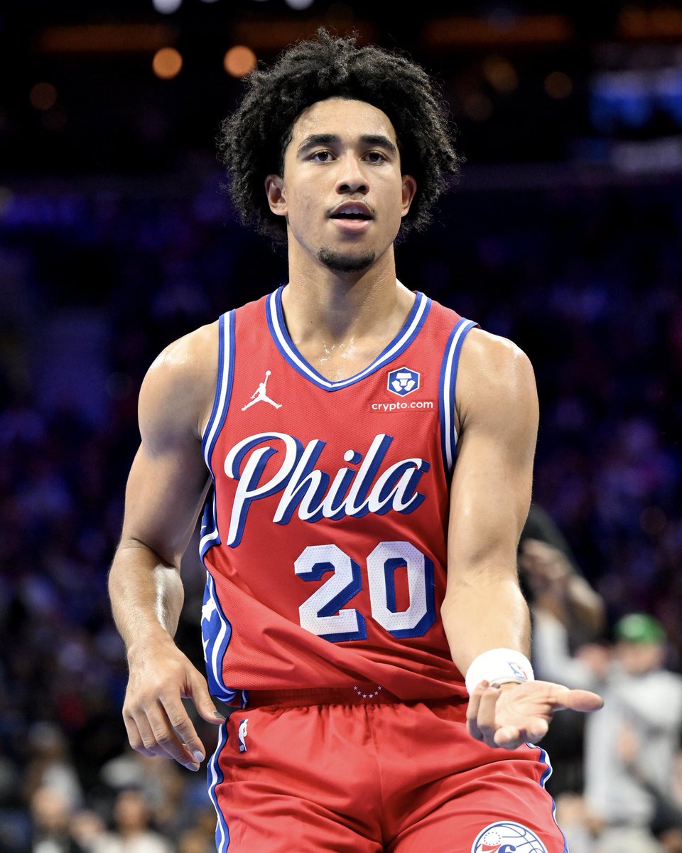 pressebasket's tweet image. Le ☀️☀️ dans la grisaille des Sixers, le rookie Jared McCain. 
16ème pick
📝7 matches de suite à + de 20pts
- starter désormais
1⃣ 16.5pts/m 
📈 48.4% aux shoots - 42.7% à 3pts - 97.1% !!! aux l.f
A ce rythme, le Rookie of the Year, c'est lui !
#sixers #nbarookie #rookieladder
