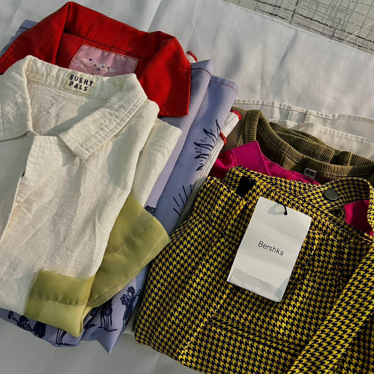 vanessasharont's tweet photo. WTS 
Preloved Baju 
Bershka, Uniqlo &amp; etc 
Start from 25k ajaa 
Bisa cek ke carousell (username: @.devashaa) 

ready ina https://t.co/9UHPSWnPfP