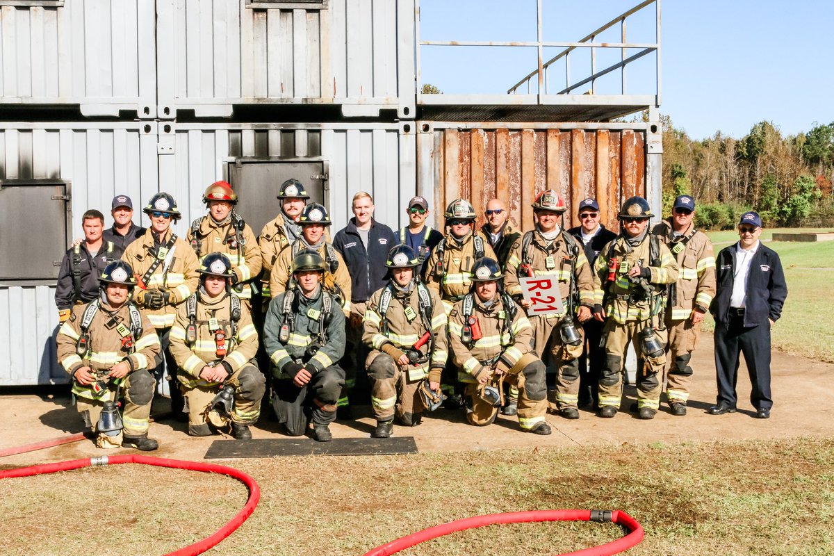 T_Town_Fire's tweet image. Our new hires completed their training yesterday with a live fire exercise. Welcome to TFR!
