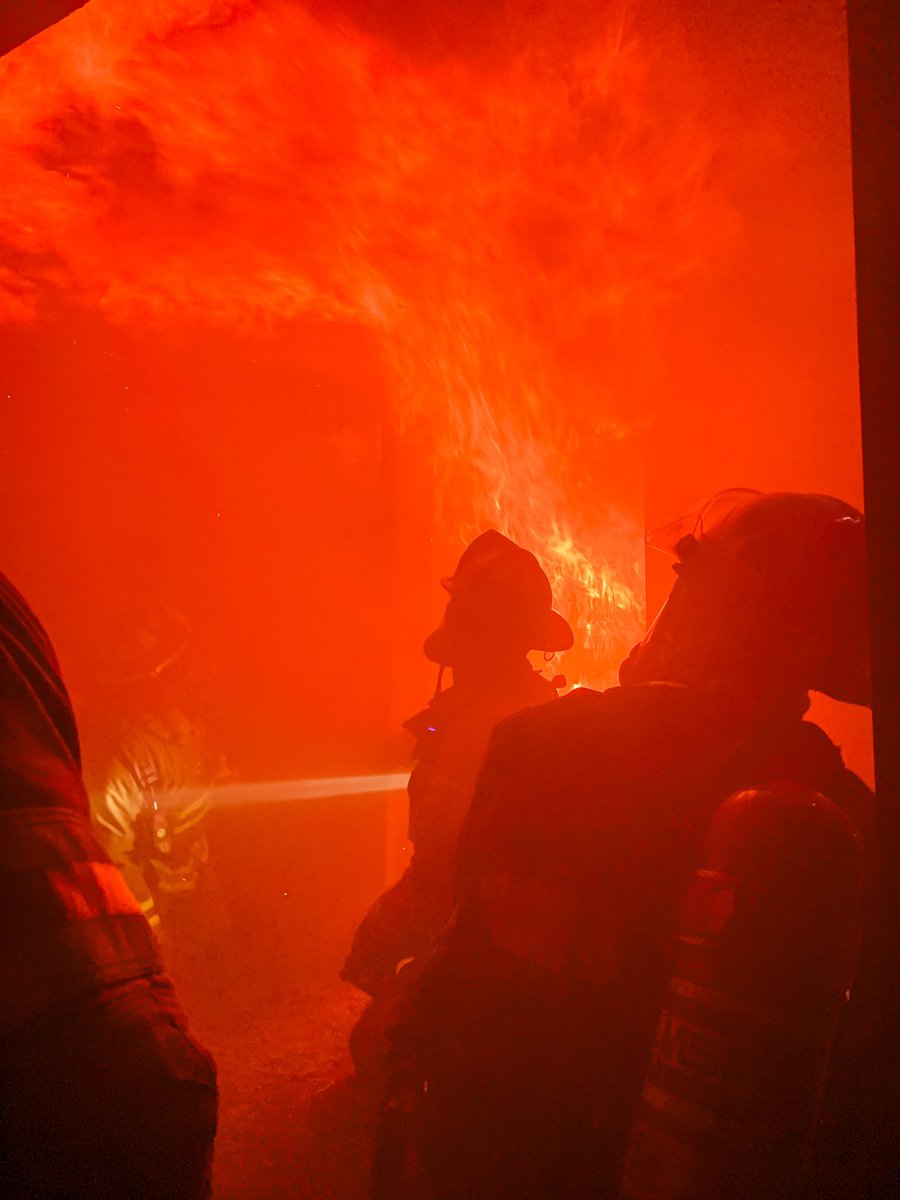 T_Town_Fire's tweet image. Our new hires completed their training yesterday with a live fire exercise. Welcome to TFR!