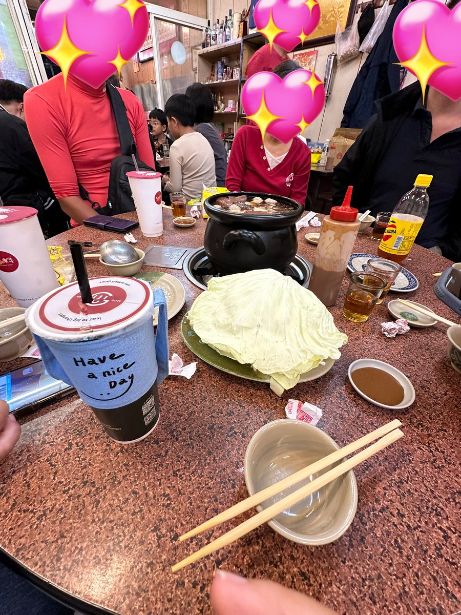 狗狗今天晚上跟居服員吃飯飯吃到一半

接到警察局的電話 
狗狗之前的家遭小偷了🤨

都什麼年代了！！還有小偷🤬

偷完東西大搖大擺叼著煙走

你偷的東西是遺物啊啊啊！

臭小偷🤬詛咒你🐣🐣硬不起來🤬 https://t.co/4W6e41VaG5