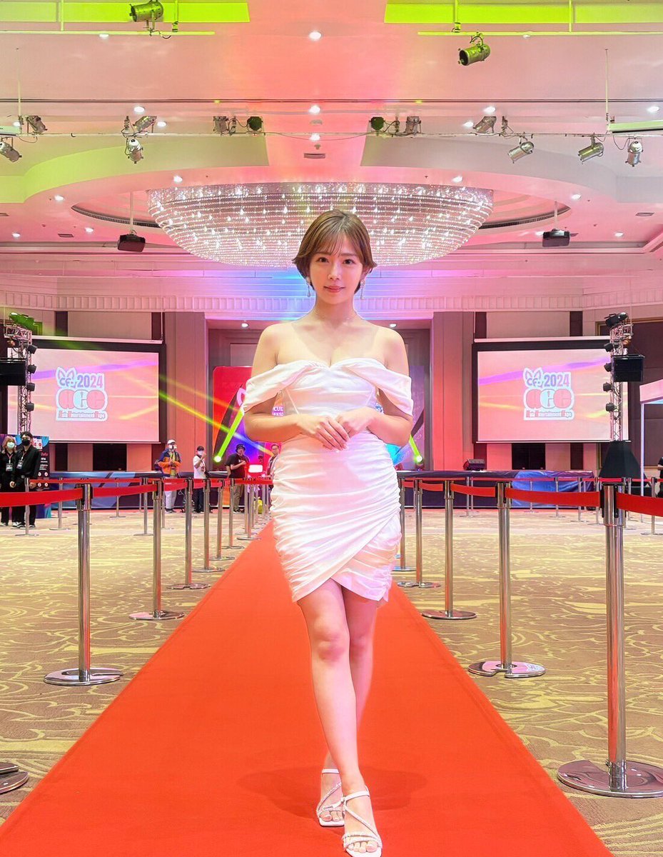 全く同じポーズで撮ってた
#AsiaEntertainmentExpo2024 
#初日終了🇹🇭 https://t.co/RwjHWHElST