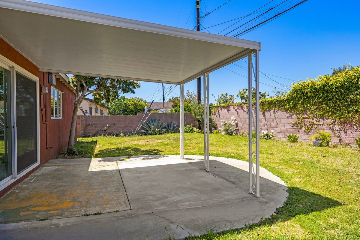 🏡 Just Listed by The Morales Group! 🌟 This is the one you’ve been waiting for! 🎉 Perfectly nestled near parks, schools, and just minutes from the beach, this charming home has it all. 📞 Contact us today to schedule a private showing! 
#JustListed #MoralesGroup #DreamHome
