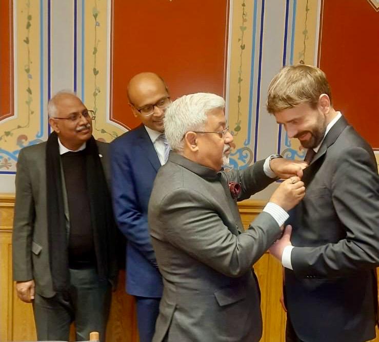 India in Norway tweet media