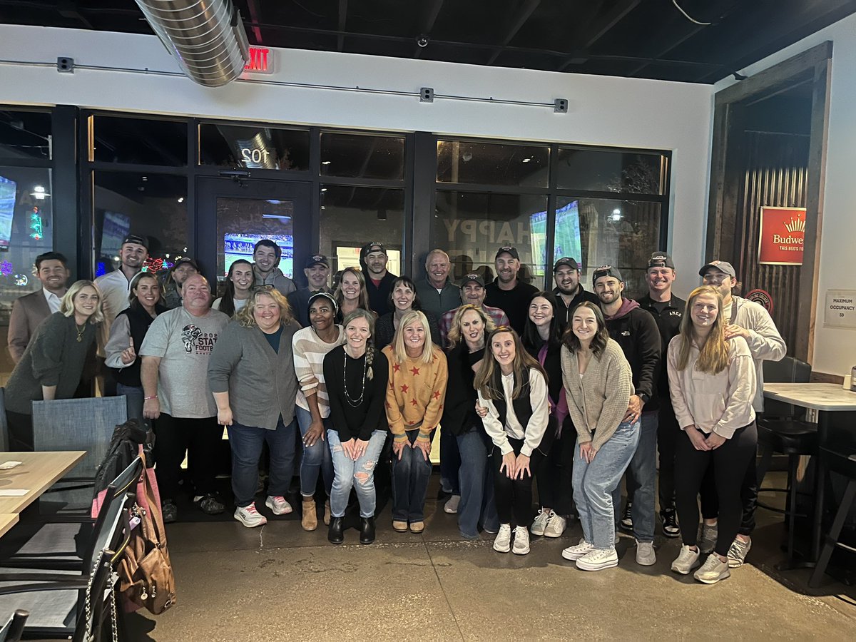 bill_capaldo's tweet image. It took 22 years, 18 at NP, and well worth the wait! State Champions! The perfect season, 13-0! The players, coaches, school, community, parents and fans got one heck of a fall! Doing it with my son @AnthonyCapaldo and my brother Chris makes it even more special! Comets are #1 🏆