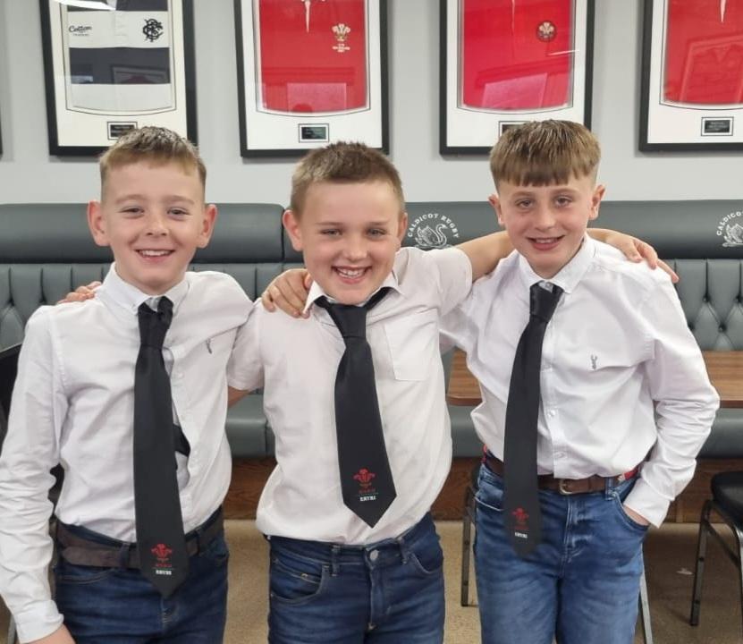 Ysgol Llanllechid (@ysgllanllechid) on Twitter photo Hogia ni yn chwarae i Rygbi Eryri yng Nghasnewydd heddiw. Da iawn chi!
<a href="/CRBethesda/">Clwb Rygbi Bethesda</a>
#rygbieryri
<a href="/RygbiPesda/">Clwb Rygbi Bethesda</a>
#rugbystars
<a href="/CyngorGwynedd/">Cyngor Gwynedd</a>
<a href="/LlC_Addysg/">Llywodraeth Cymru Addysg</a> Hogia ni yn chwarae i Rygbi Eryri yng Nghasnewydd heddiw. Da iawn chi!
<a href="/CRBethesda/">Clwb Rygbi Bethesda</a>
#rygbieryri
<a href="/RygbiPesda/">Clwb Rygbi Bethesda</a>
#rugbystars
<a href="/CyngorGwynedd/">Cyngor Gwynedd</a>
<a href="/LlC_Addysg/">Llywodraeth Cymru Addysg</a>