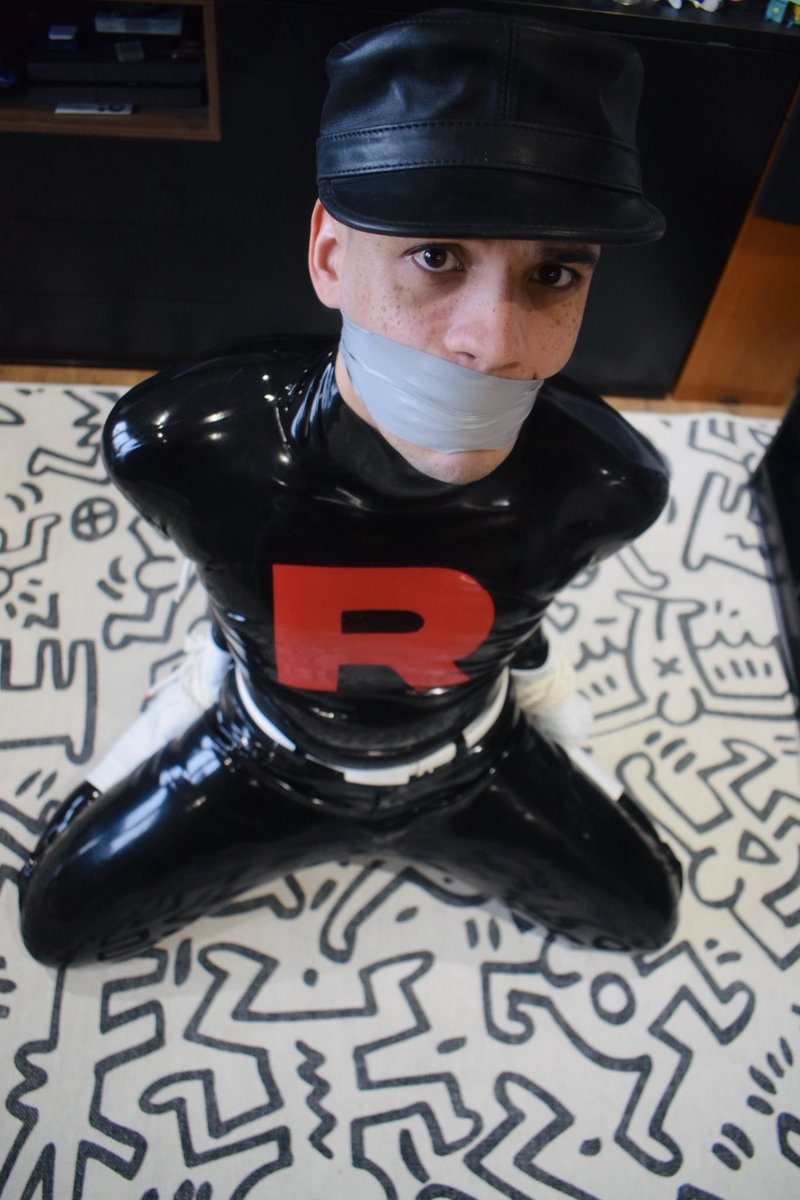 KnotRowan (@knotrowan) on Twitter photo <a href="/SpacePupSilver/">Silver✨find me on blue sky✨</a> very lovely to let me steal his clothing.
And also tie me up… <a href="/SpacePupSilver/">Silver✨find me on blue sky✨</a> very lovely to let me steal his clothing.
And also tie me up…