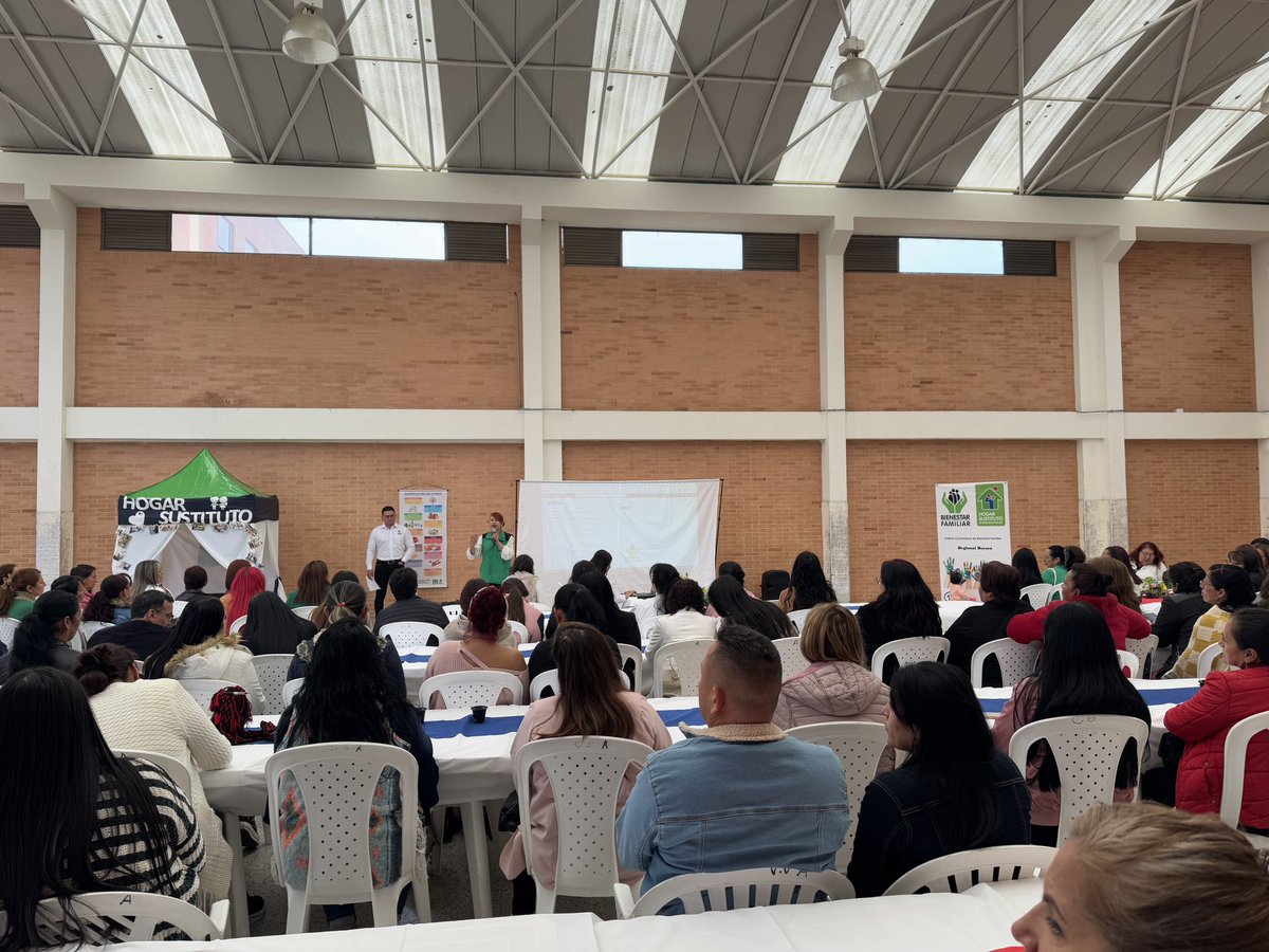 RocioAranguren1's tweet photo. #AEstaHora | En Tunja, #Boyacá, con acompañamiento virtual de la Dirección de Protección, iniciamos el encuentro de diálogo y construcción de saberes, en la mesa de participación de madres sustitutas, con más de 120 asistentes de toda la región. https://t.co/stoV3jlDyF