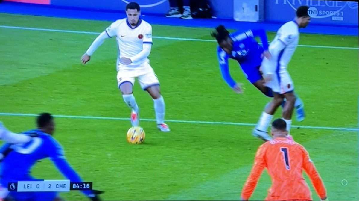 paddypower's tweet photo. Apparently getting cleaned out in the box doesn’t result in a penalty these days. 

Interesting… https://t.co/9bIaBScSVK