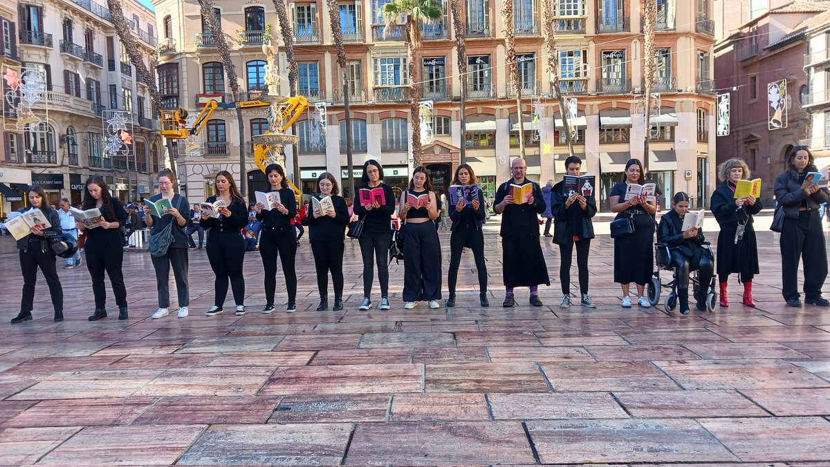 Prodiversa's tweet image. Performance @Prodiversa con motivo del #25N en el centro de la ciudad de #Málaga con #artivismo.
El empoderamiento femenino frente a las Violencias Machistas.
#ViolenciaDeGenero #mujer
Verónica Ruth Frías.
